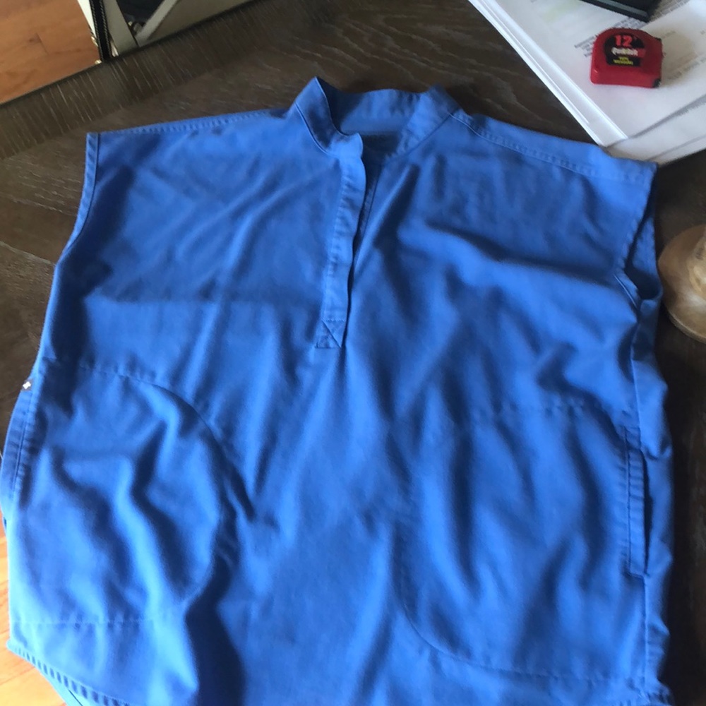 Figs uniform top
